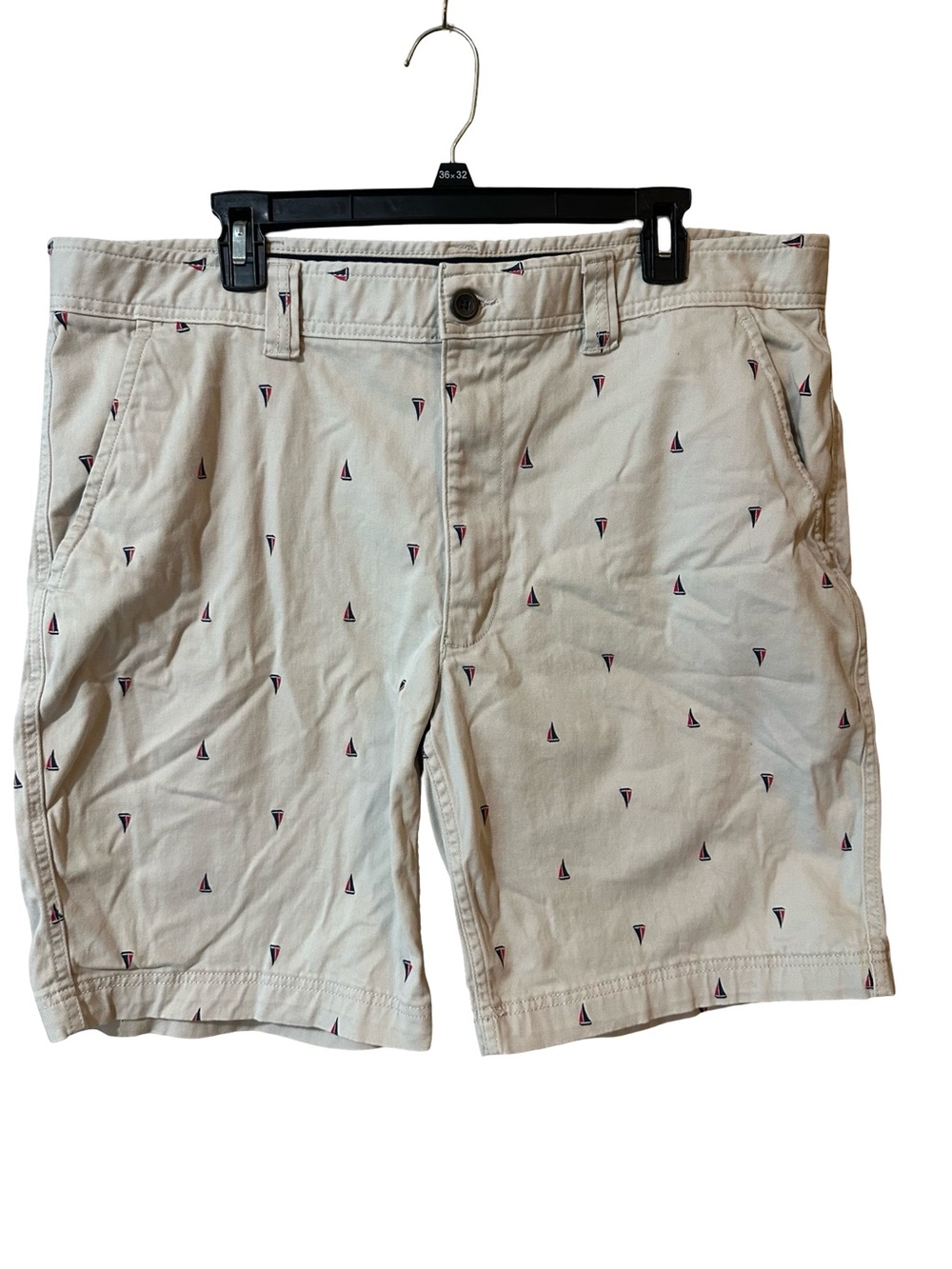 St. John's Bay Khaki Shorts with Navy & Red Sailboats Preppy Casual Pockets 38